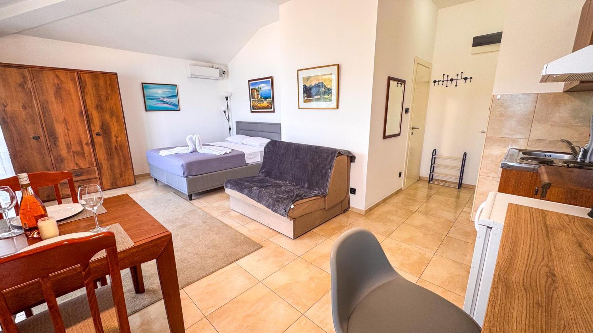 Qumi Apartments Tivat Eksteriør billede