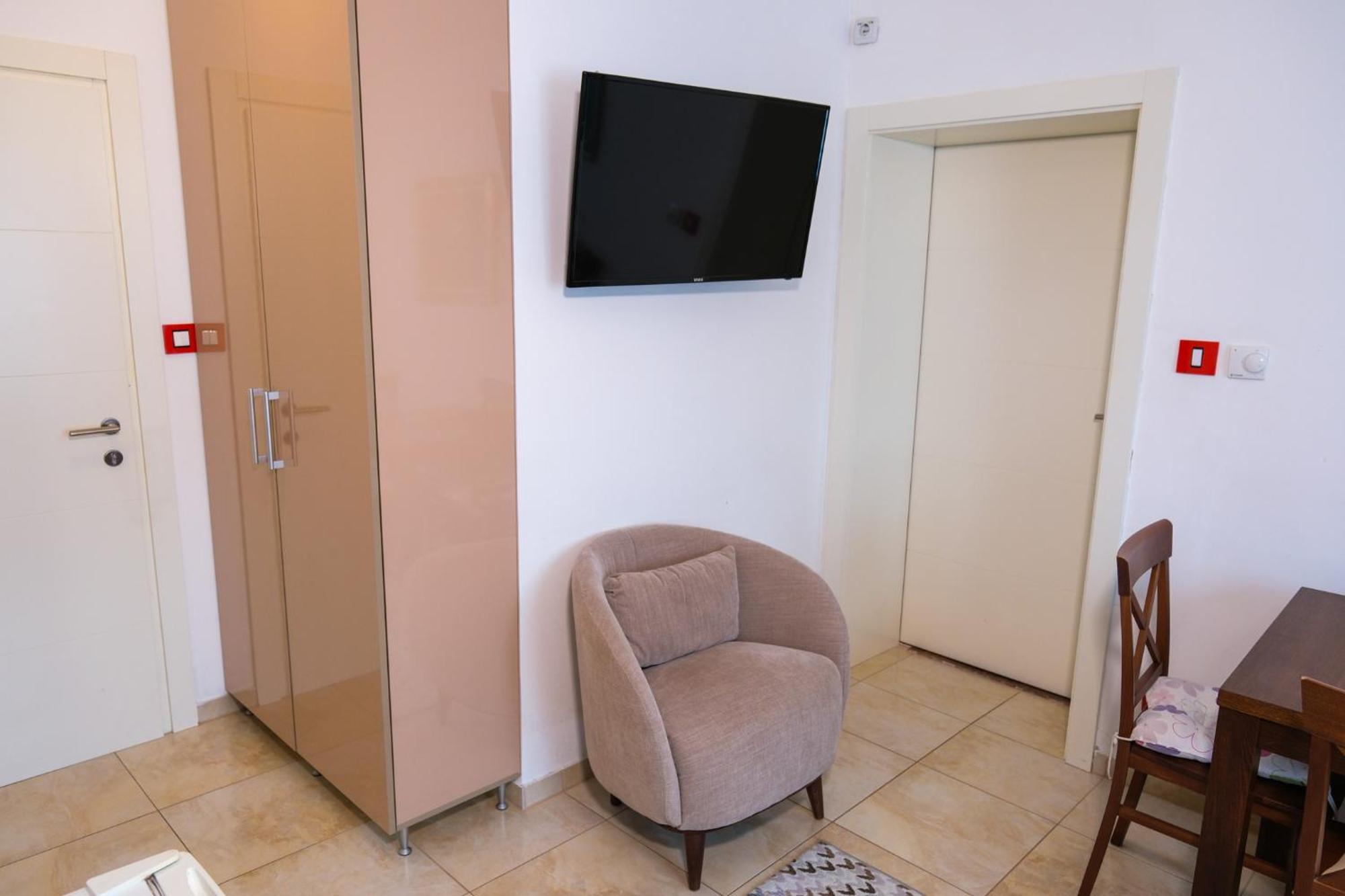 Qumi Apartments Tivat Eksteriør billede