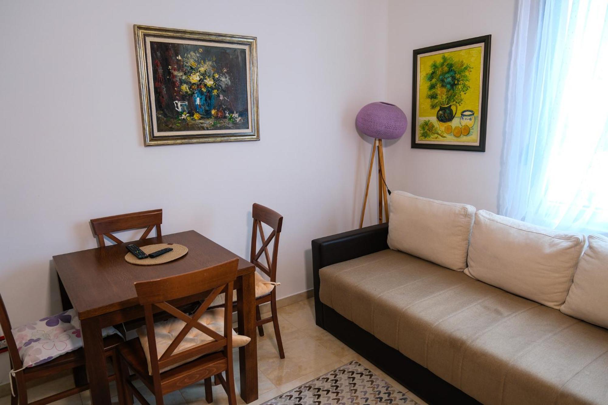 Qumi Apartments Tivat Eksteriør billede