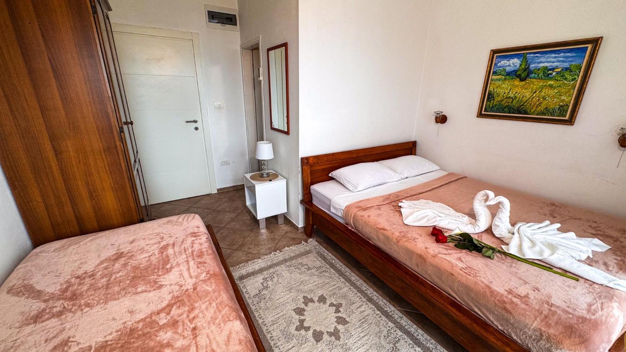 Qumi Apartments Tivat Eksteriør billede