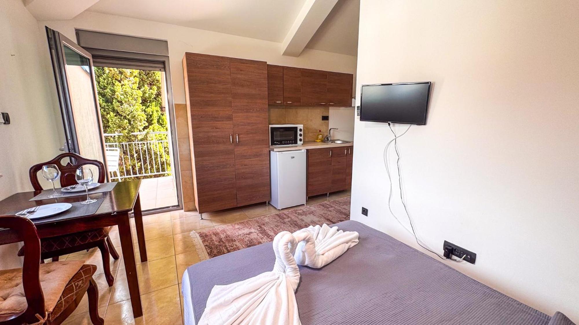 Qumi Apartments Tivat Eksteriør billede