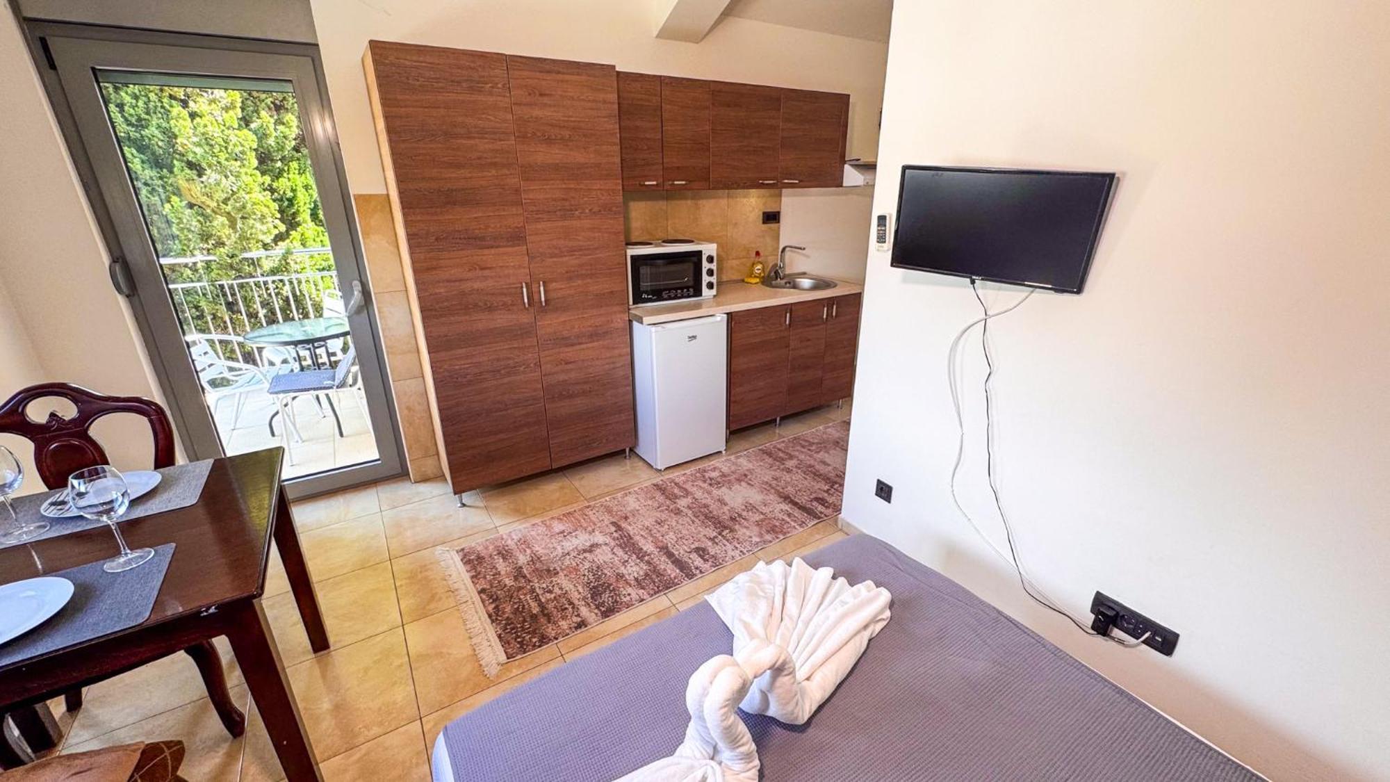 Qumi Apartments Tivat Eksteriør billede