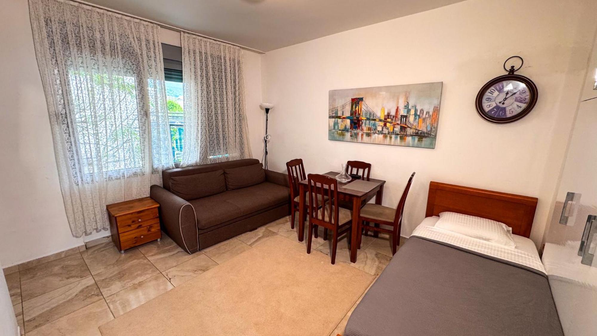 Qumi Apartments Tivat Eksteriør billede