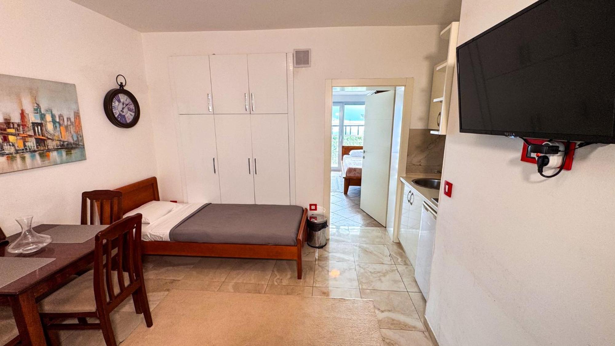 Qumi Apartments Tivat Eksteriør billede