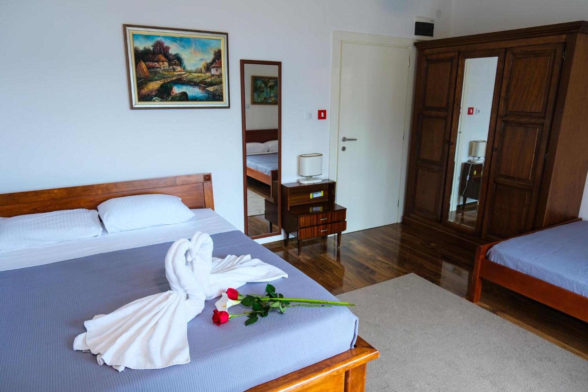 Qumi Apartments Tivat Eksteriør billede