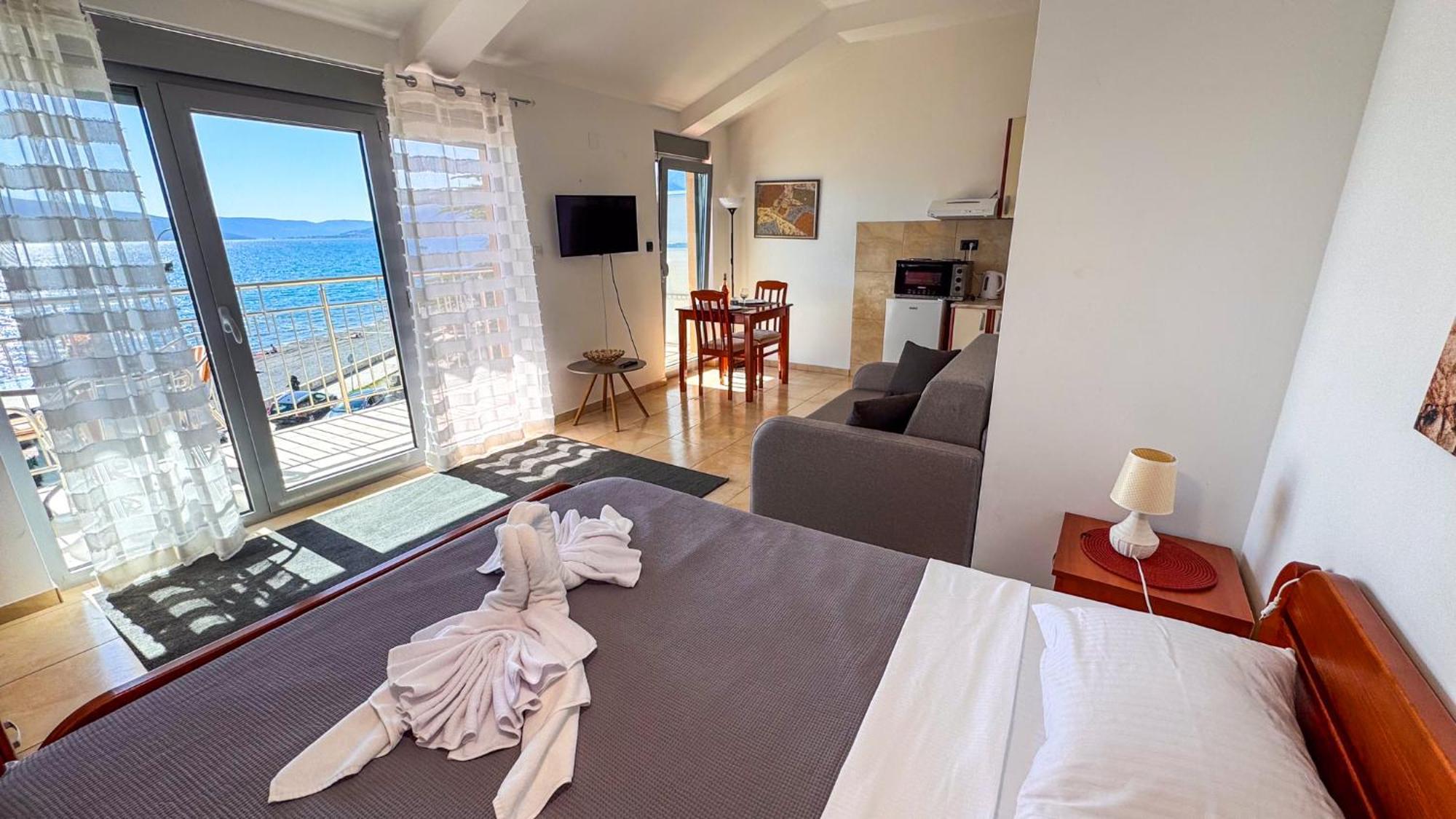 Qumi Apartments Tivat Eksteriør billede