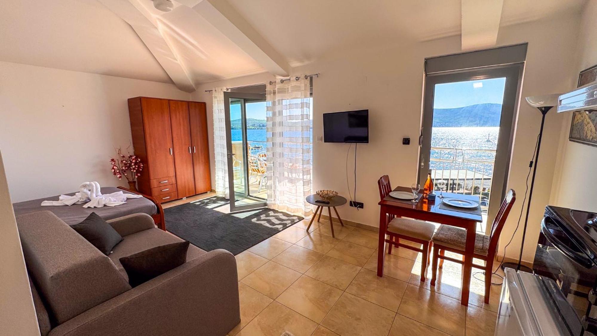 Qumi Apartments Tivat Eksteriør billede