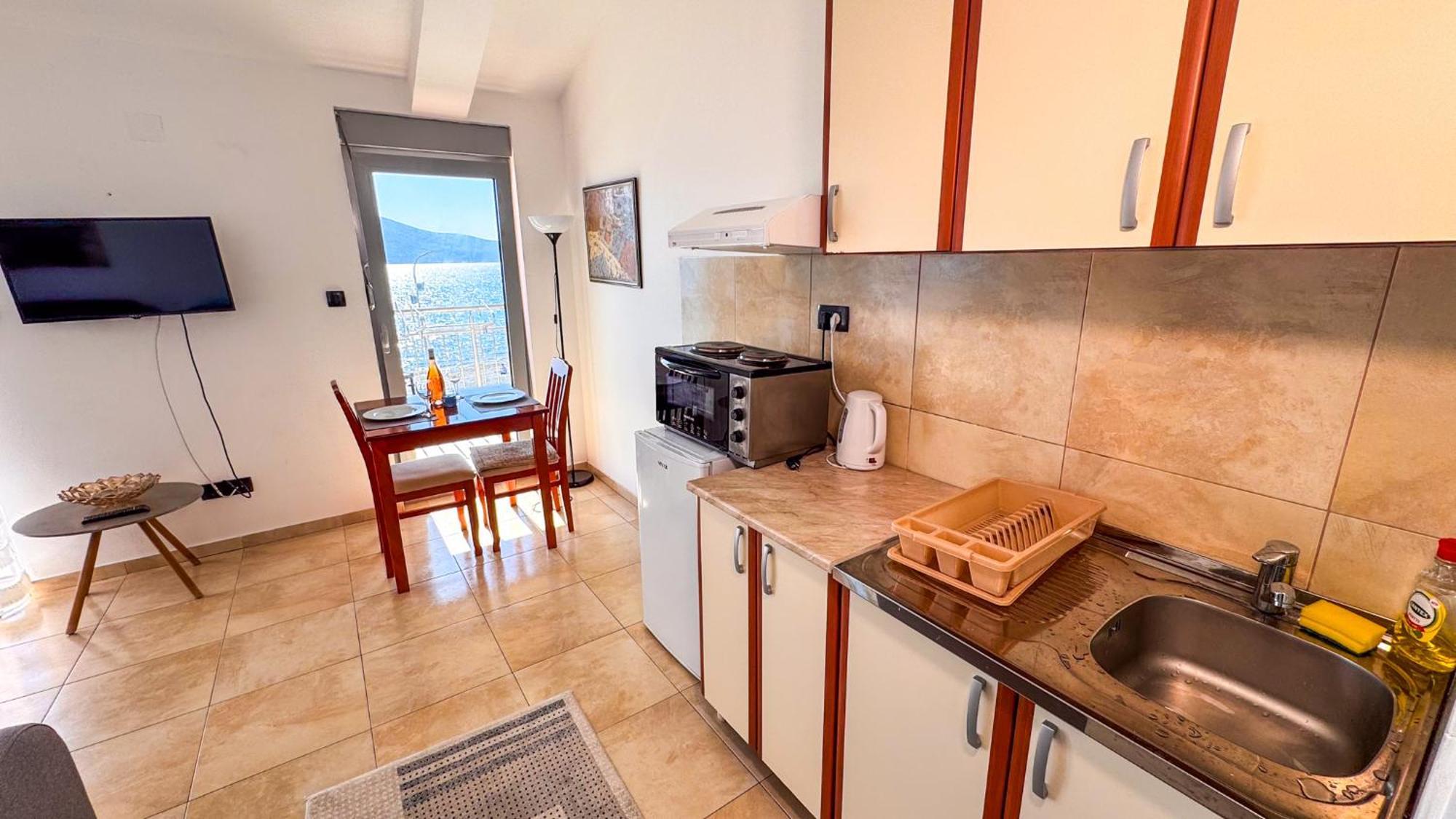 Qumi Apartments Tivat Eksteriør billede