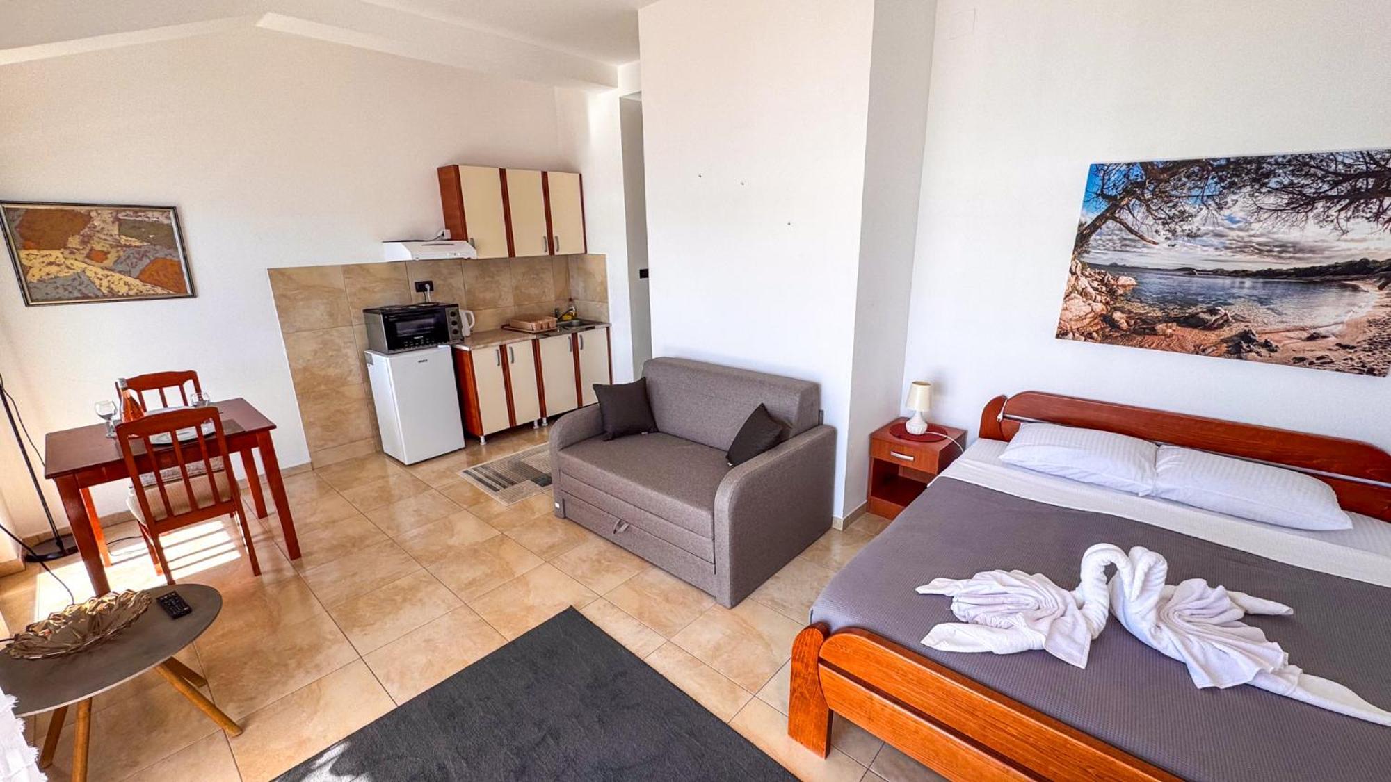 Qumi Apartments Tivat Eksteriør billede