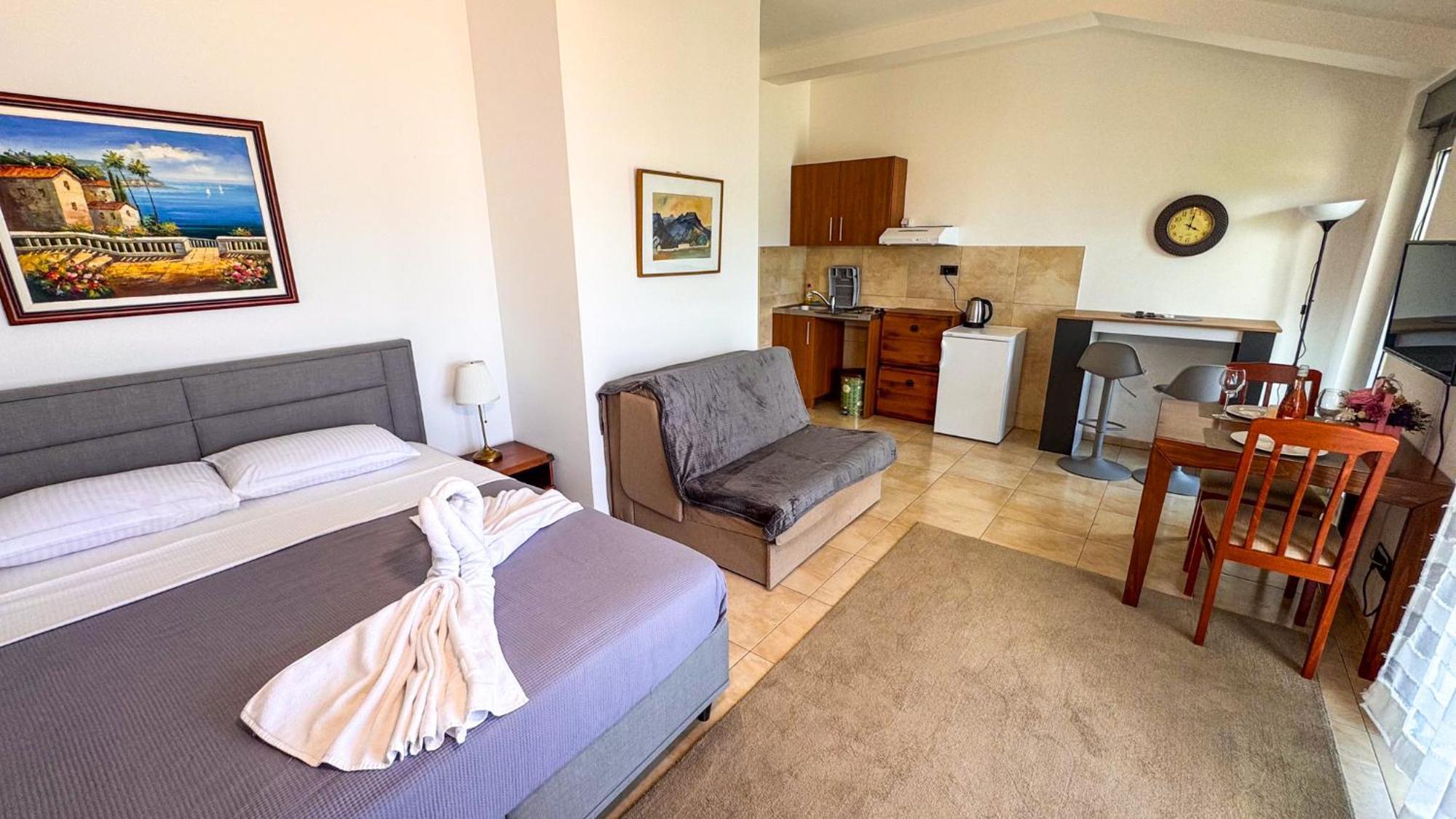 Qumi Apartments Tivat Eksteriør billede