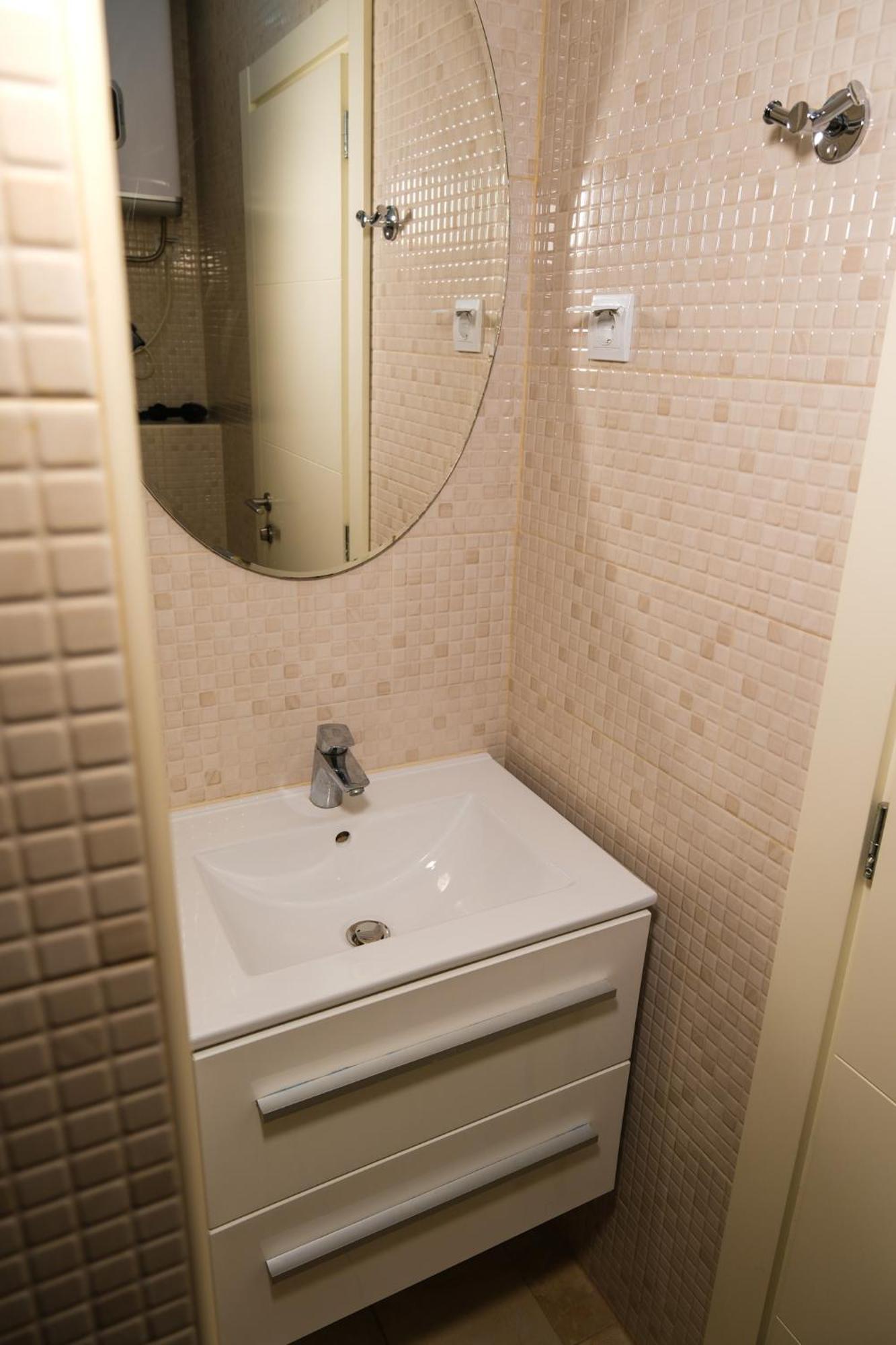 Qumi Apartments Tivat Eksteriør billede