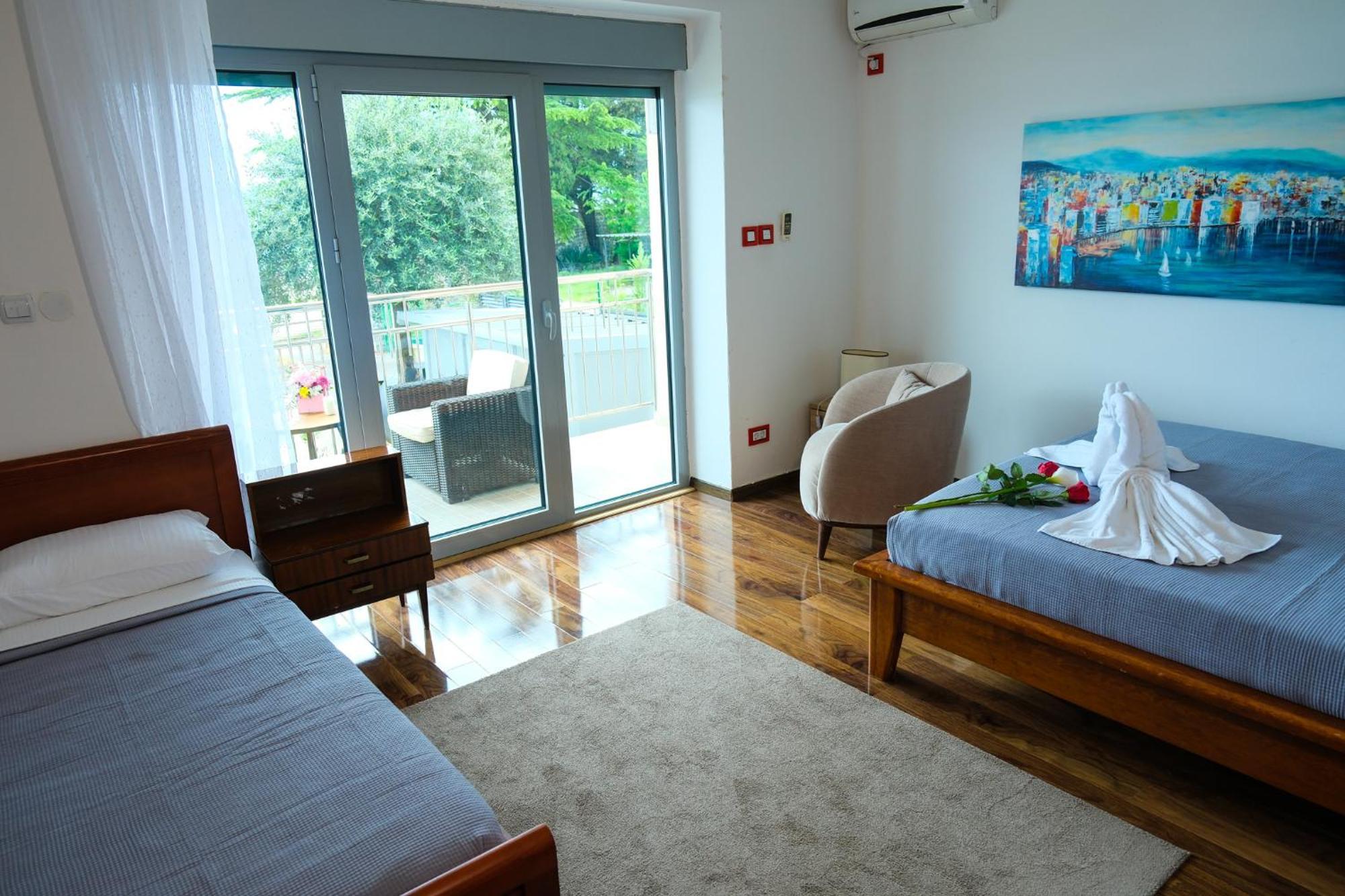 Qumi Apartments Tivat Eksteriør billede
