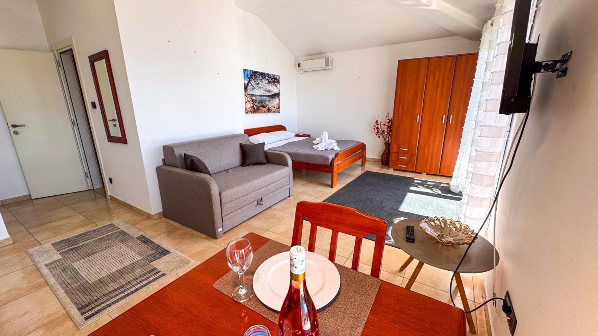 Qumi Apartments Tivat Eksteriør billede