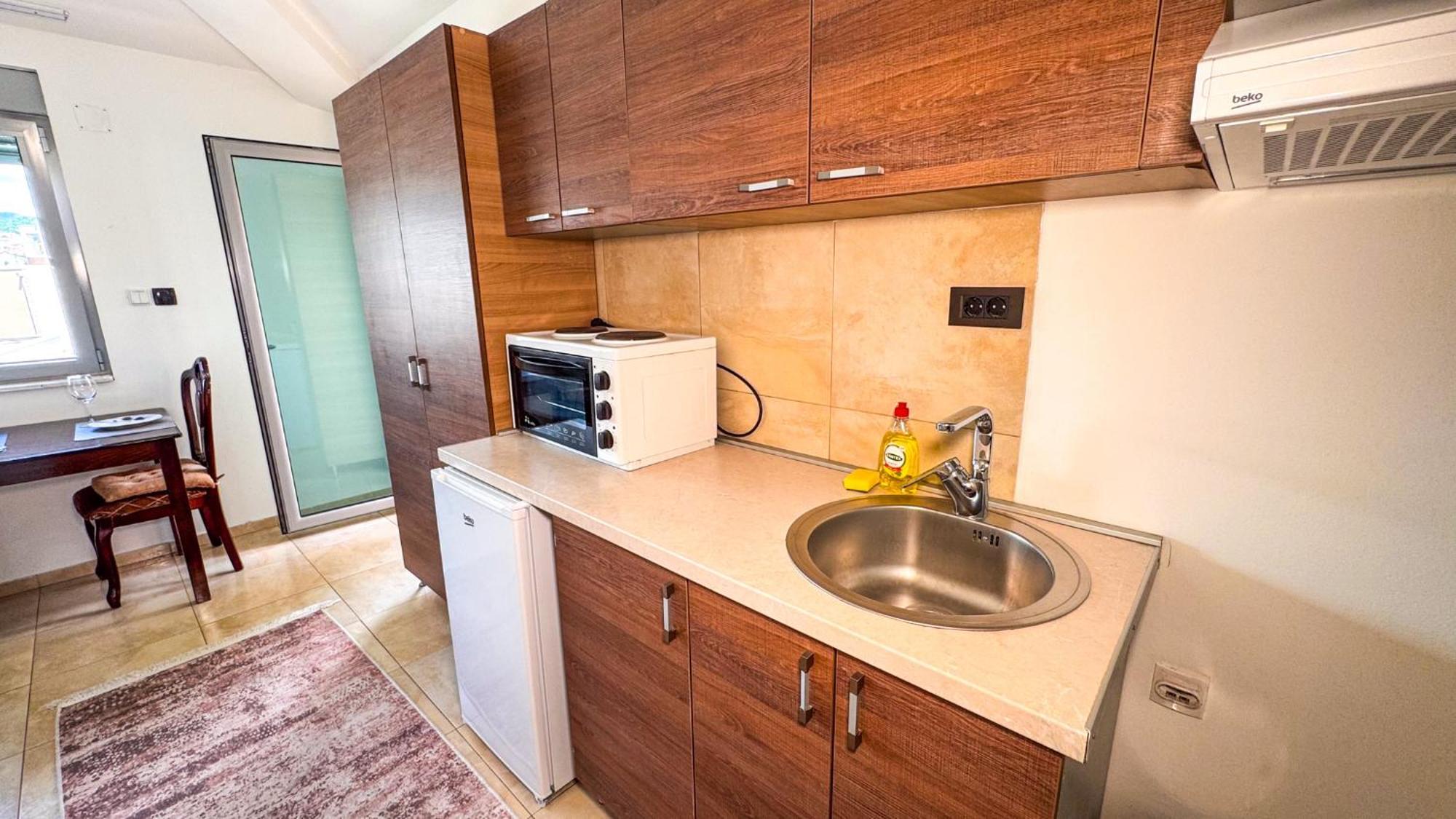 Qumi Apartments Tivat Eksteriør billede