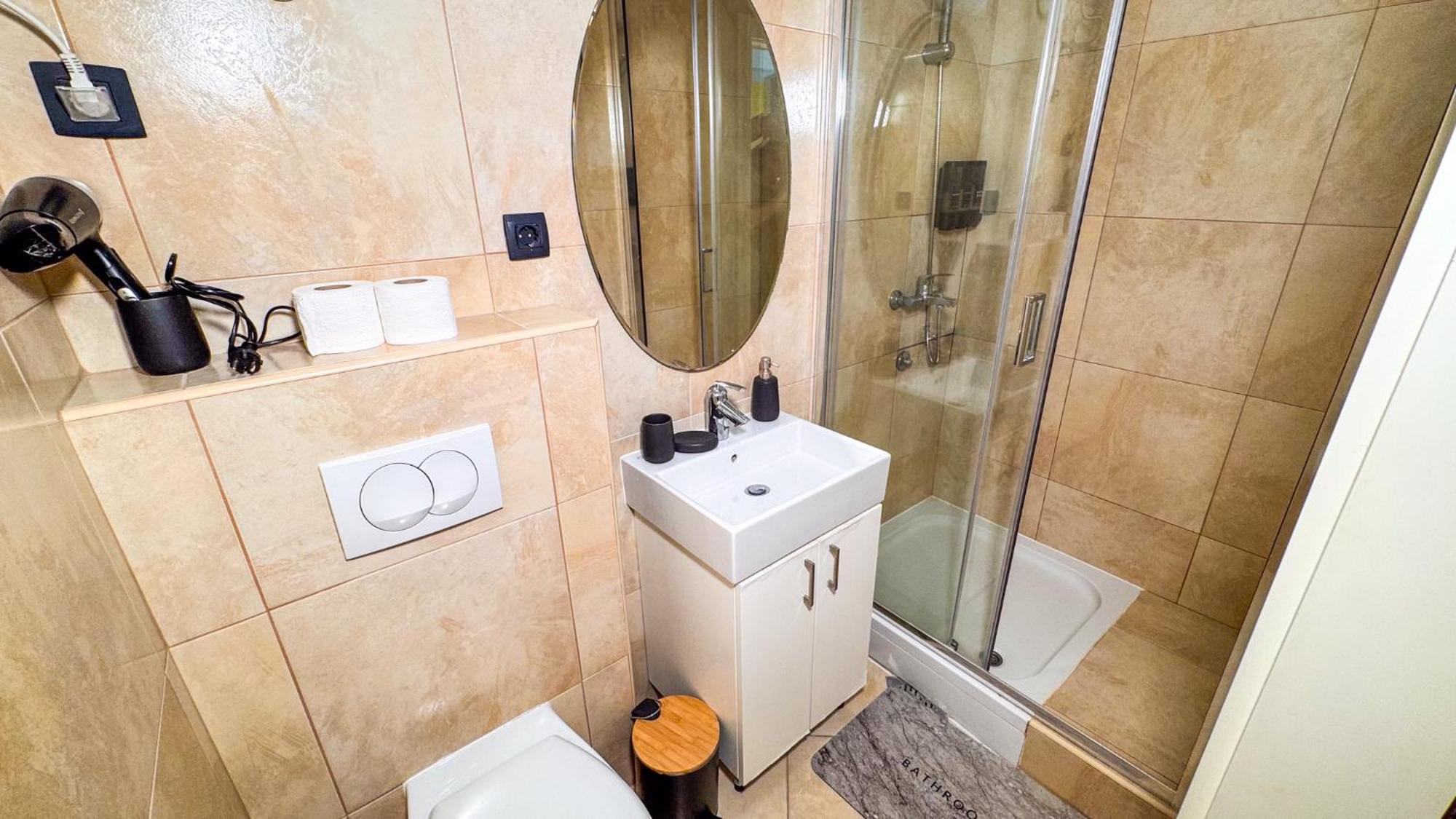 Qumi Apartments Tivat Eksteriør billede