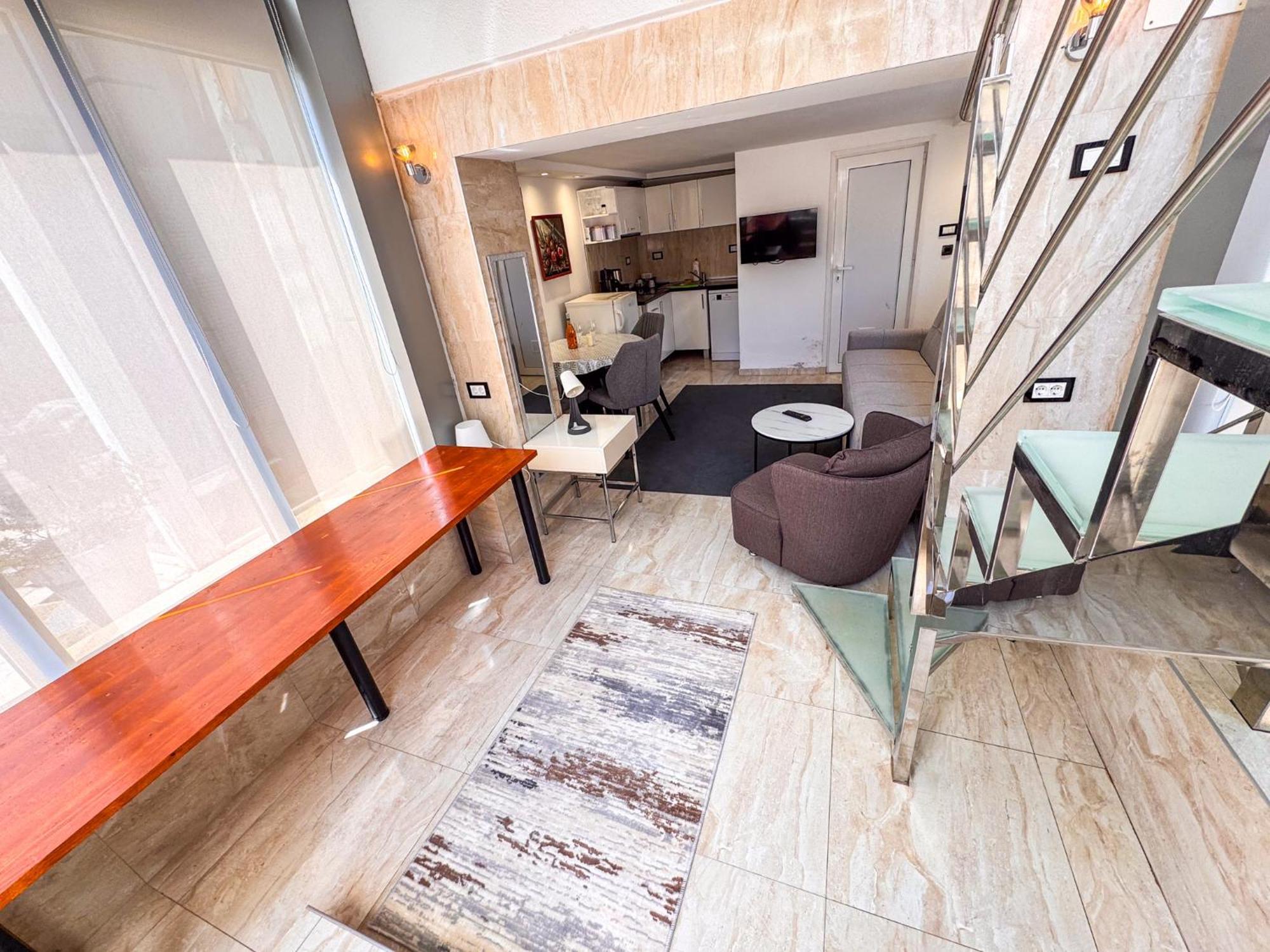 Qumi Apartments Tivat Eksteriør billede