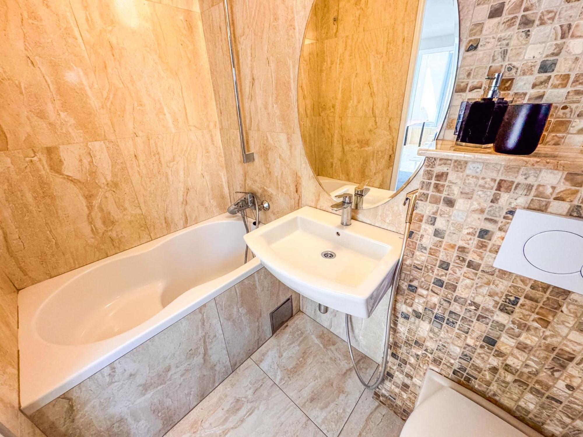 Qumi Apartments Tivat Eksteriør billede