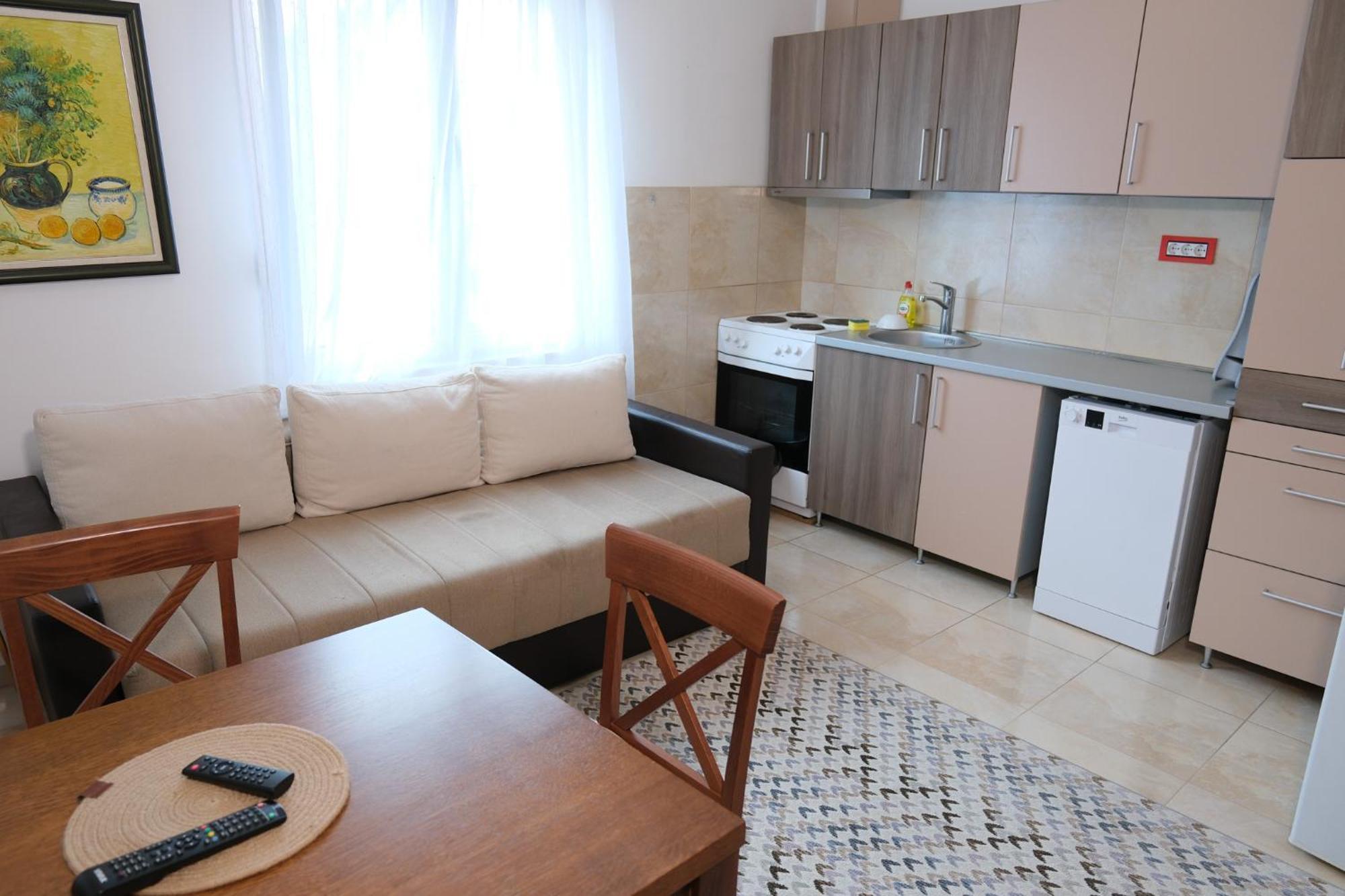 Qumi Apartments Tivat Eksteriør billede