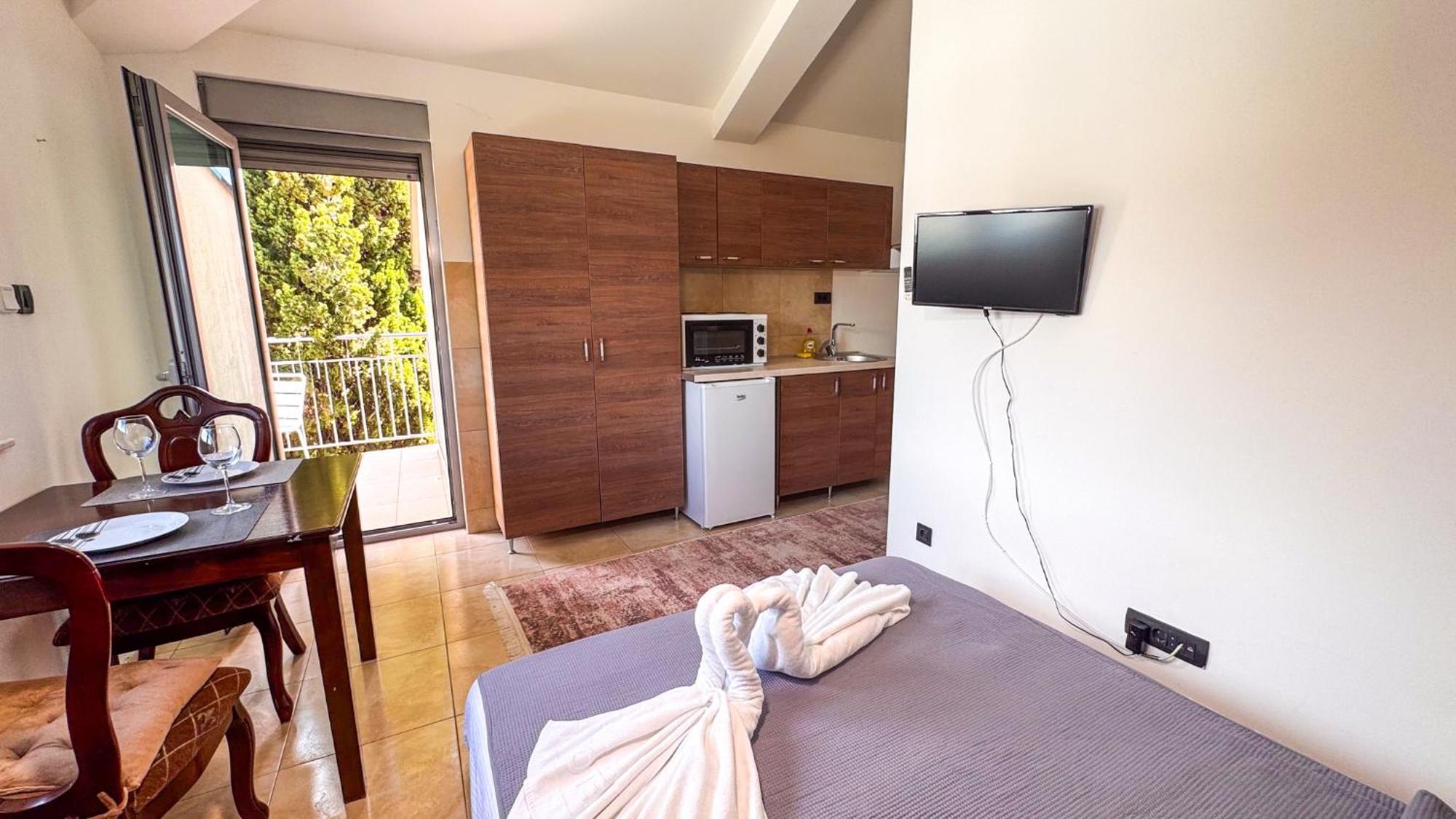 Qumi Apartments Tivat Eksteriør billede